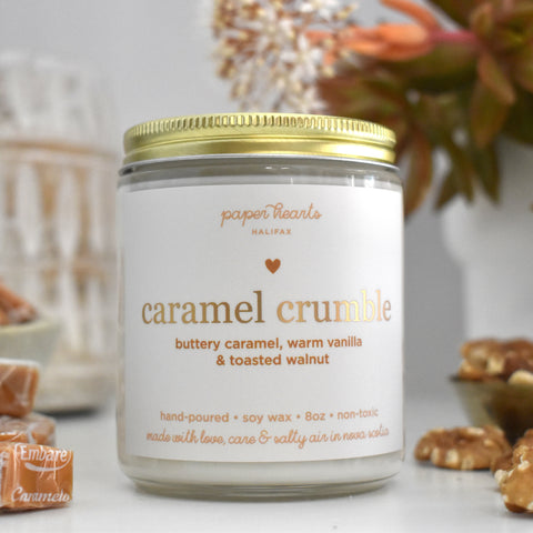 Caramel crumble candle in a jar scented like buttery caramel, warm vanilla and toasted walnut. 